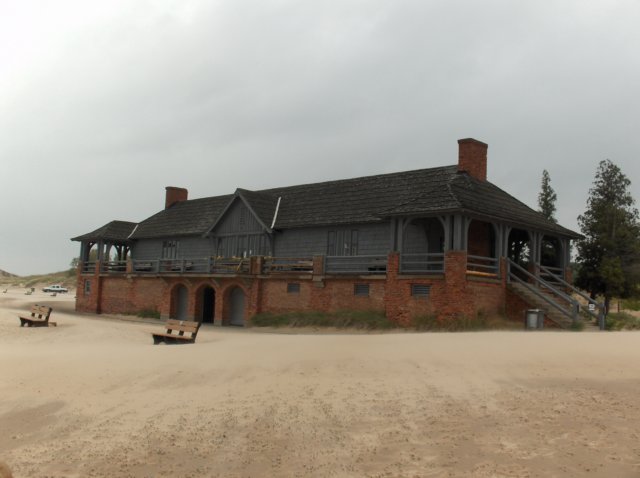 theludingtonstateparkbeachhouse.jpg